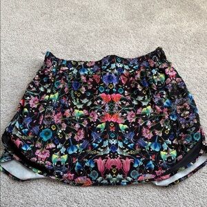 LULULEMON HOTTY HOT HIGH RISEFloral Multicolor Athletic Skort - Black Background